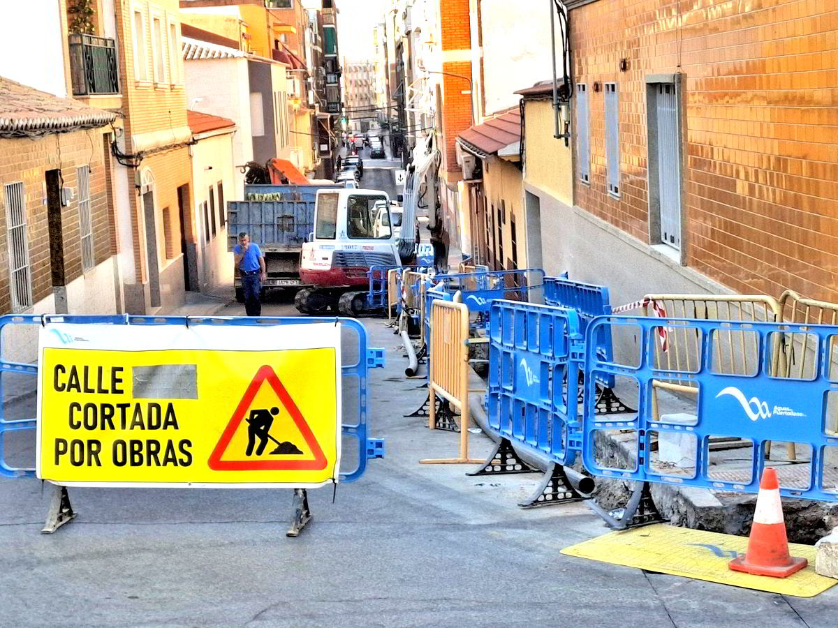 Nueva red en Calle San Pedro amplía suministro de agua en la barriada Santa gracias a iniciativa del Ayuntamiento 2 Nueva red en Calle San Pedro amplía suministro de agua en la barriada Santa gracias a iniciativa del Ayuntamiento 2