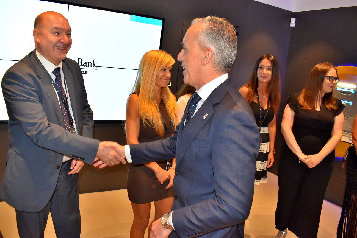 Inauguración del equipo 'Store' de CaixaBank por el Alcalde: Un nuevo enfoque de atención para 17.000 clientes 3