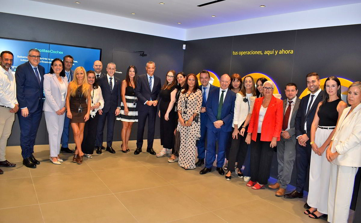 Inauguración del equipo 'Store' de CaixaBank por el Alcalde: Un nuevo enfoque de atención para 17.000 clientes 2
