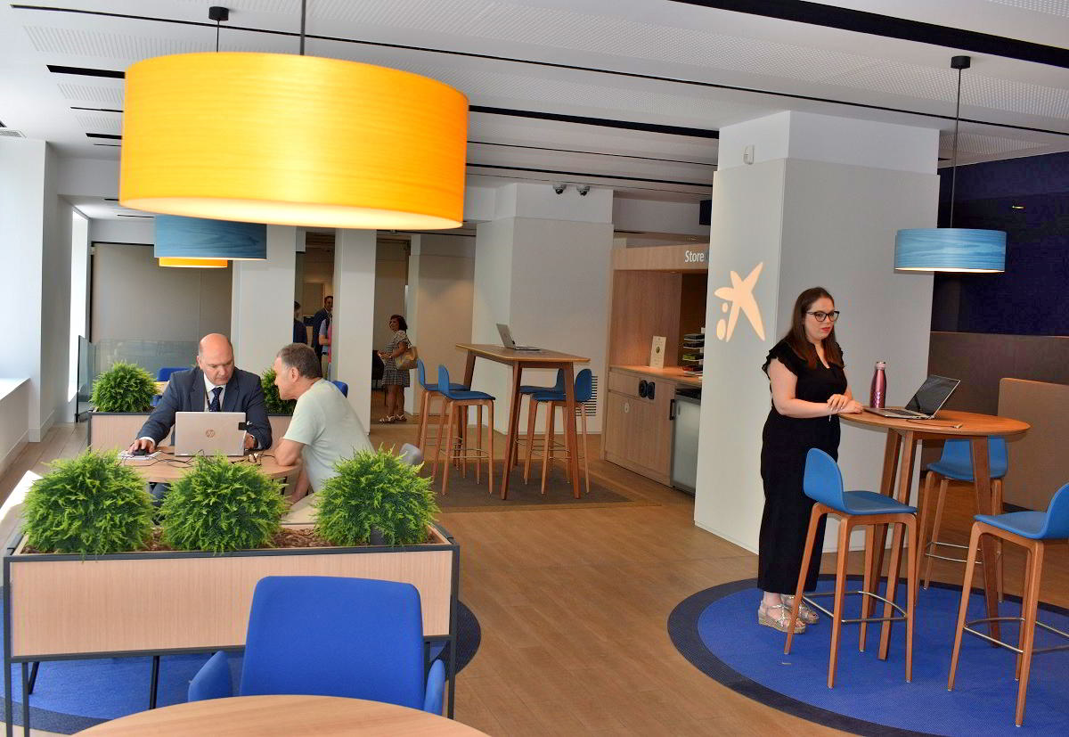Inauguración del equipo 'Store' de CaixaBank por el Alcalde: Un nuevo enfoque de atención para 17.000 clientes 7
