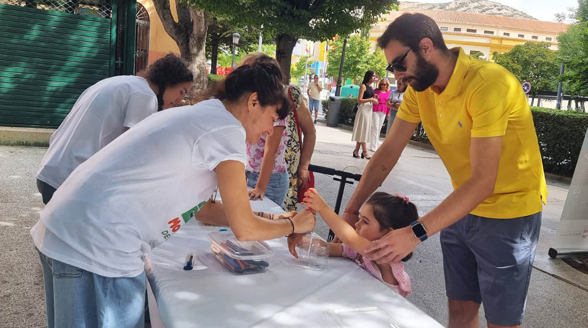 Reciclaje Divertido: Talleres Creativos para Niños en las Fiestas 2 Reciclaje Divertido: Talleres Creativos para Niños en las Fiestas 2