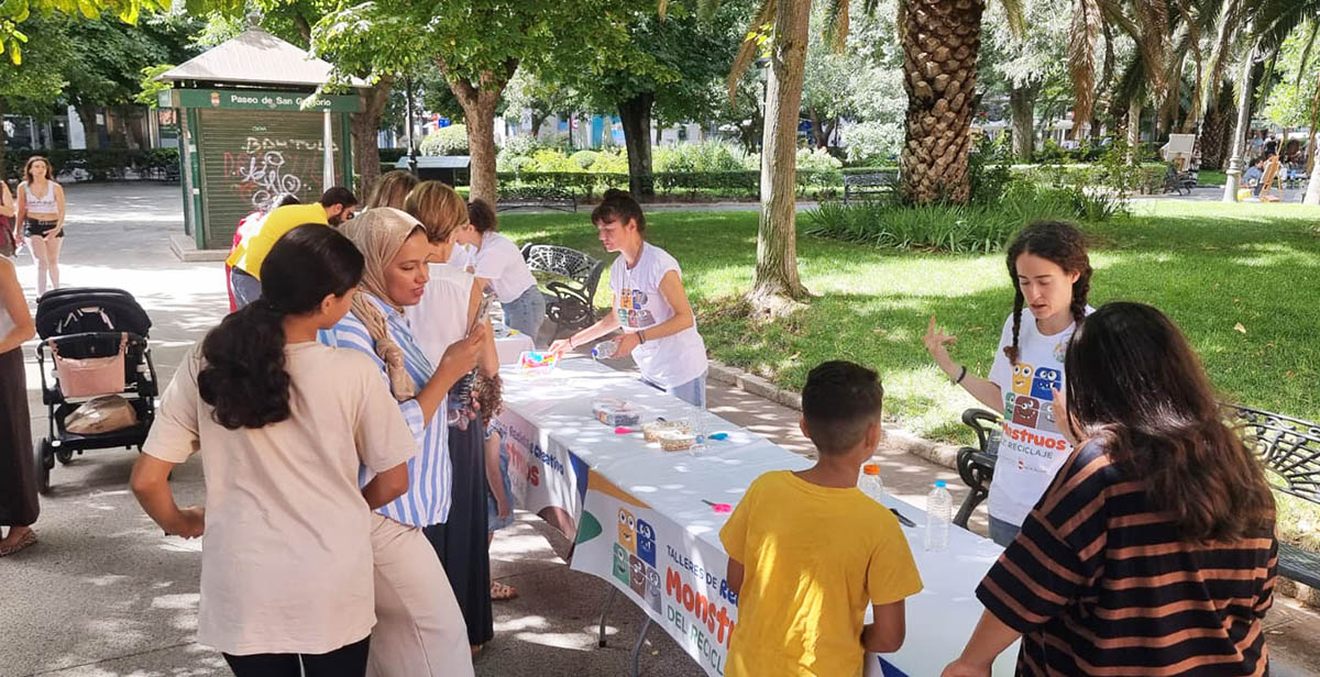 Reciclaje Divertido: Talleres Creativos para Niños en las Fiestas 3 Reciclaje Divertido: Talleres Creativos para Niños en las Fiestas 3