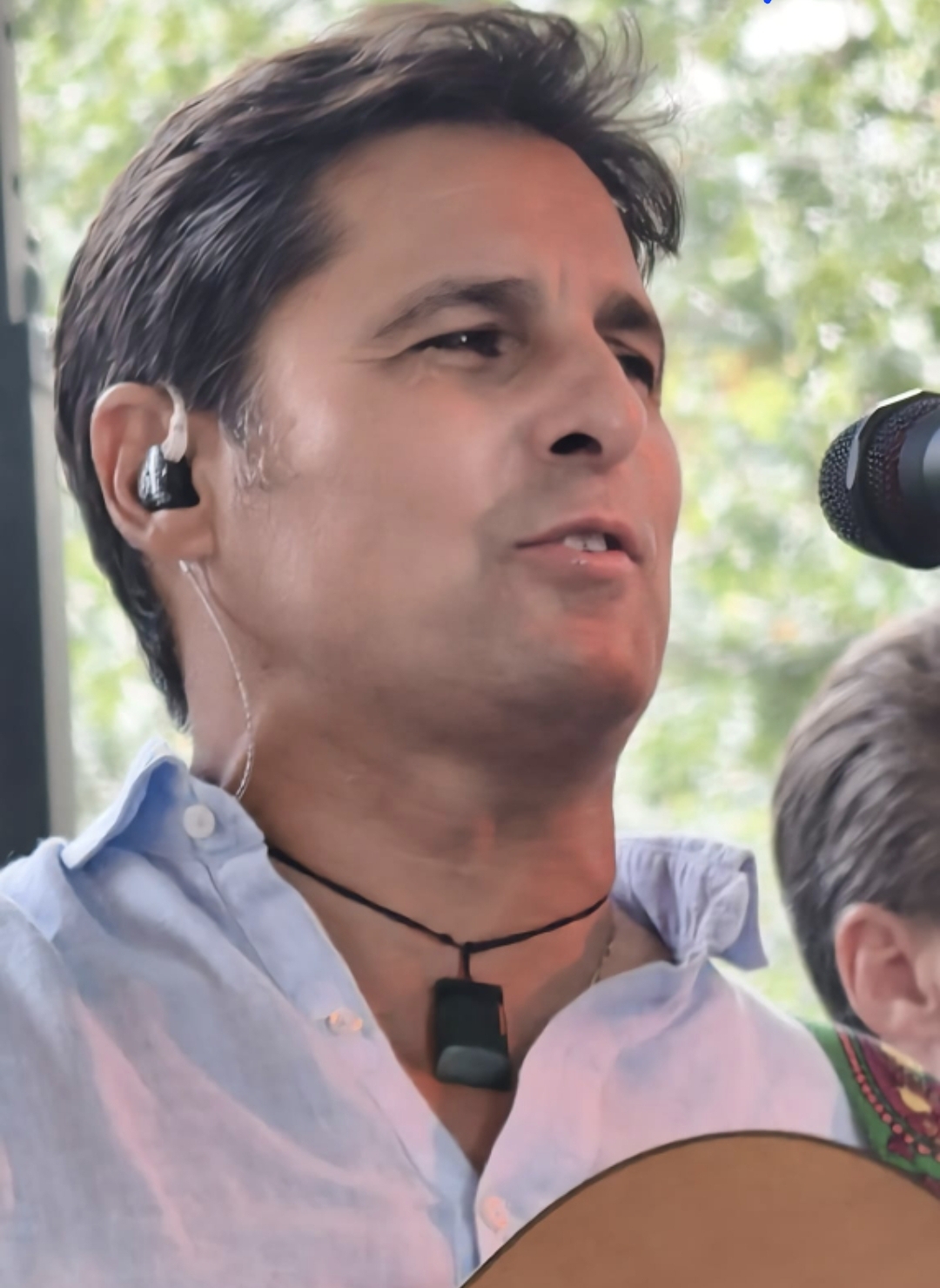 Fran Rivera encanta con su guitarra en 'Una y nos vamos', una fusión de flamenco y rumba 1 Fran Rivera encanta con su guitarra en 'Una y nos vamos', una fusión de flamenco y rumba 1