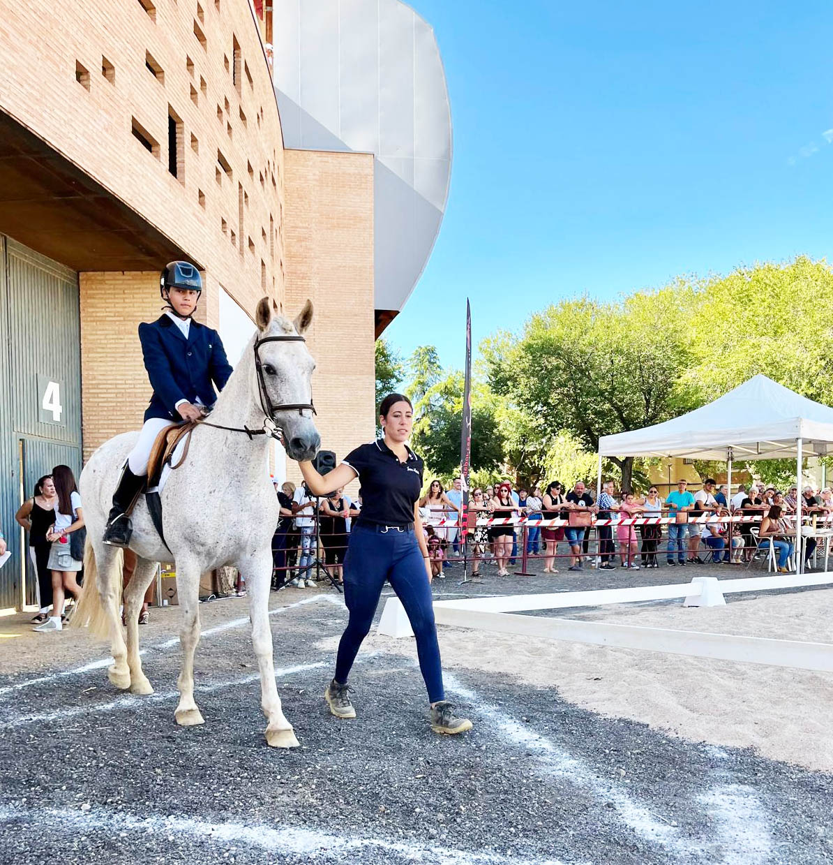 El Espectáculo de la Elegancia Ecuestre: Treinta Competidores Brillan en el Segundo Concurso de Doma Clásica 5