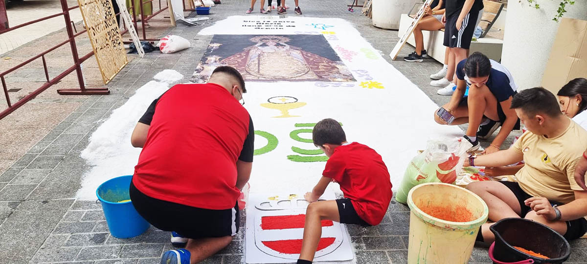 Las Asociaciones y Cofradías Engalanan la Festividad de la Virgen de Gracia con Vistosas Ofrendas Florales 5 Las Asociaciones y Cofradías Engalanan la Festividad de la Virgen de Gracia con Vistosas Ofrendas Florales 5