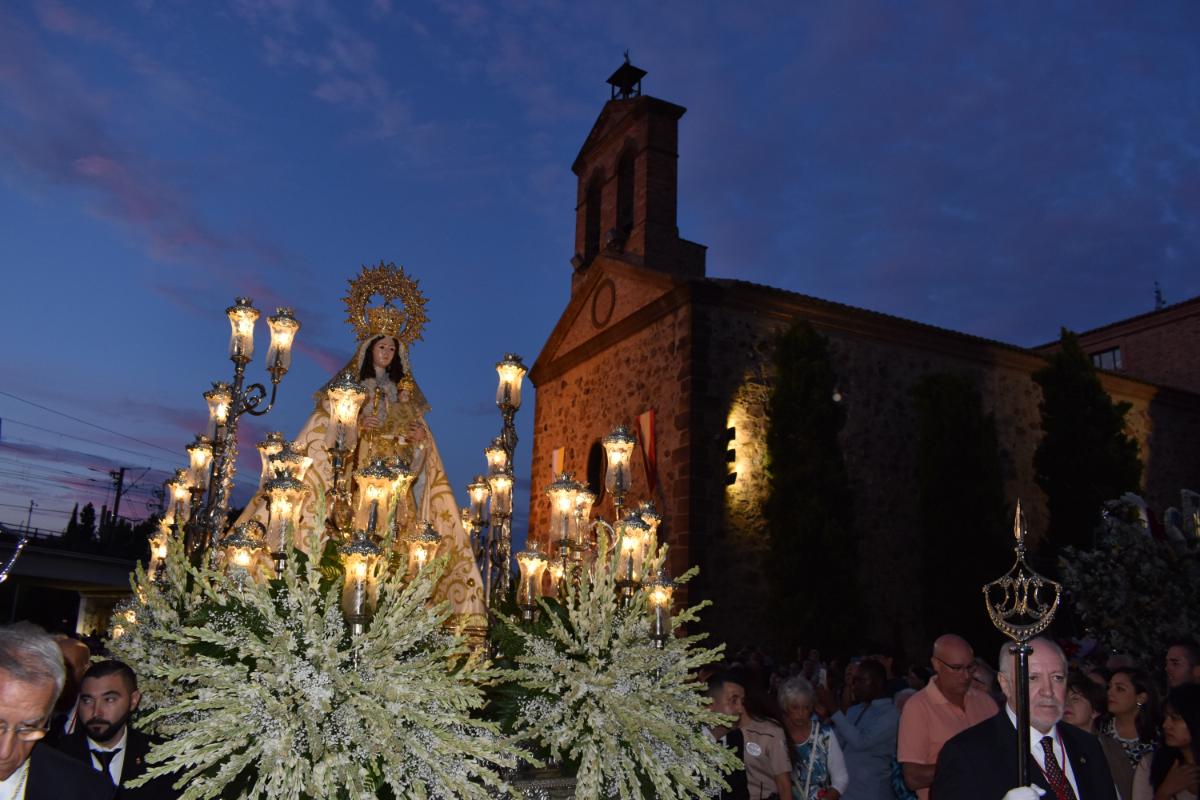 Puertollano Celebra con Devoción: Multitud Acompaña a la Virgen de Gracia en Procesión de Fe y Tradición 1 Puertollano Celebra con Devoción: Multitud Acompaña a la Virgen de Gracia en Procesión de Fe y Tradición 1