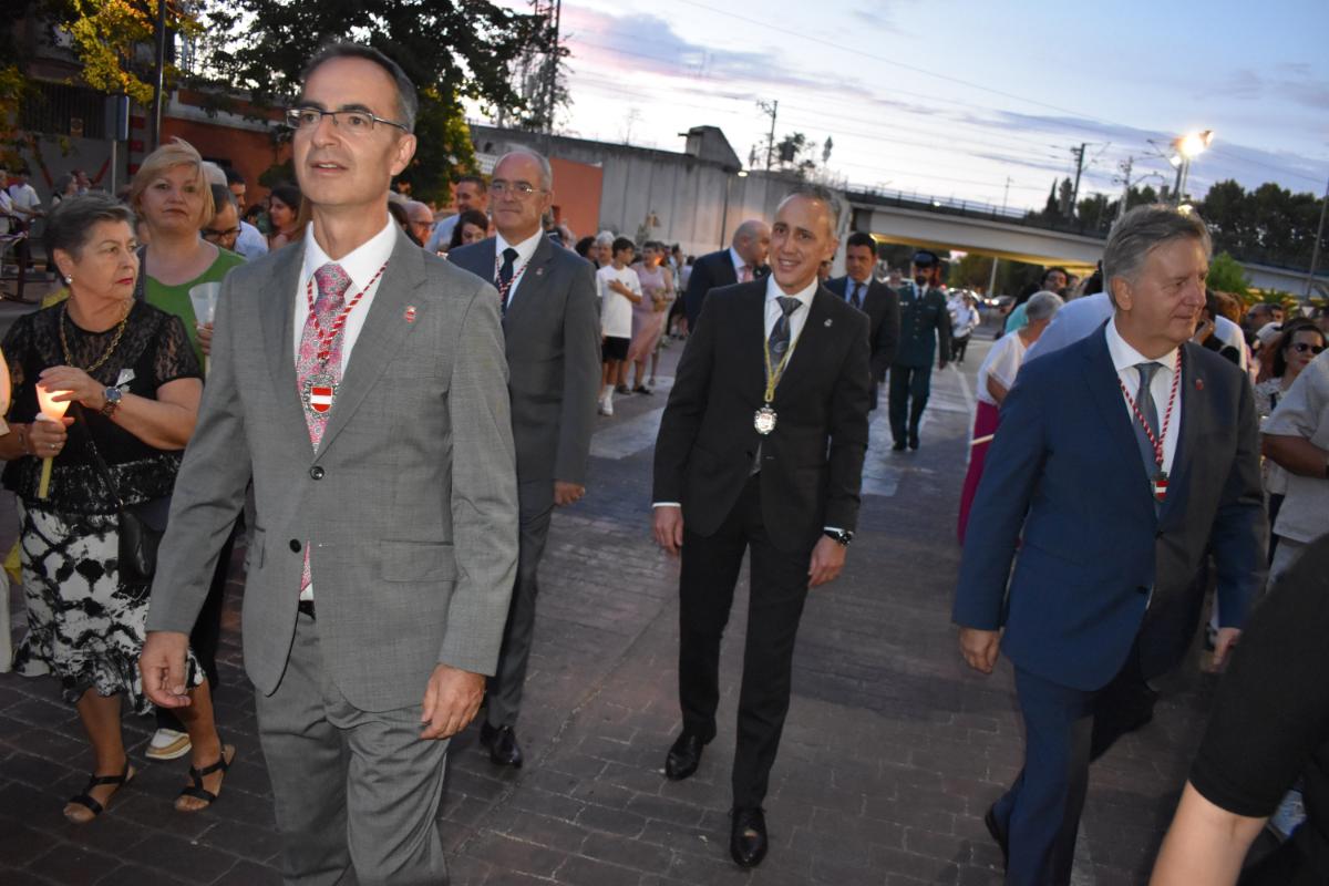 Puertollano Celebra con Devoción: Multitud Acompaña a la Virgen de Gracia en Procesión de Fe y Tradición 2 Puertollano Celebra con Devoción: Multitud Acompaña a la Virgen de Gracia en Procesión de Fe y Tradición 2