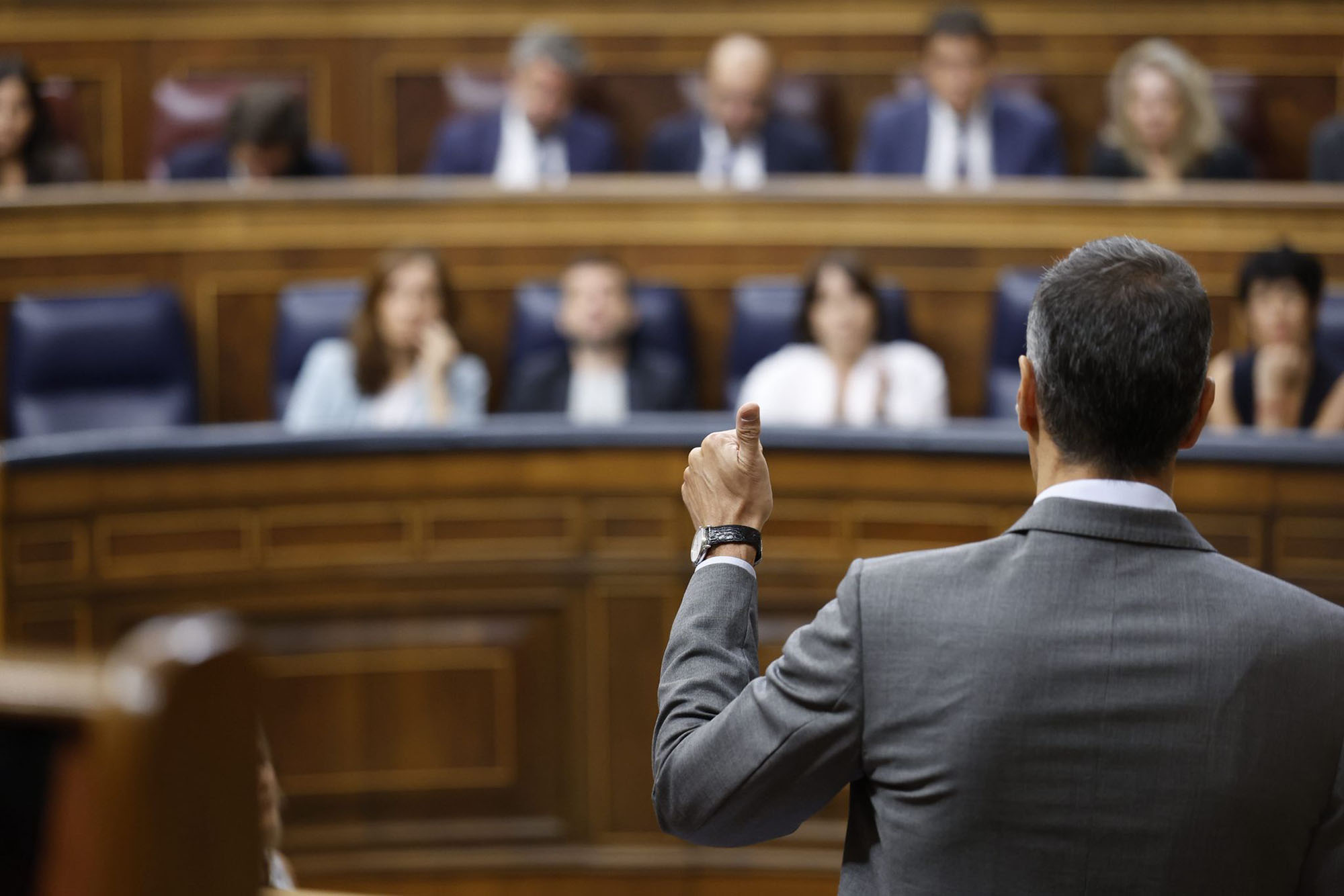 El presidente del Gobierno se dirige al hemiciclo en la sesión de control