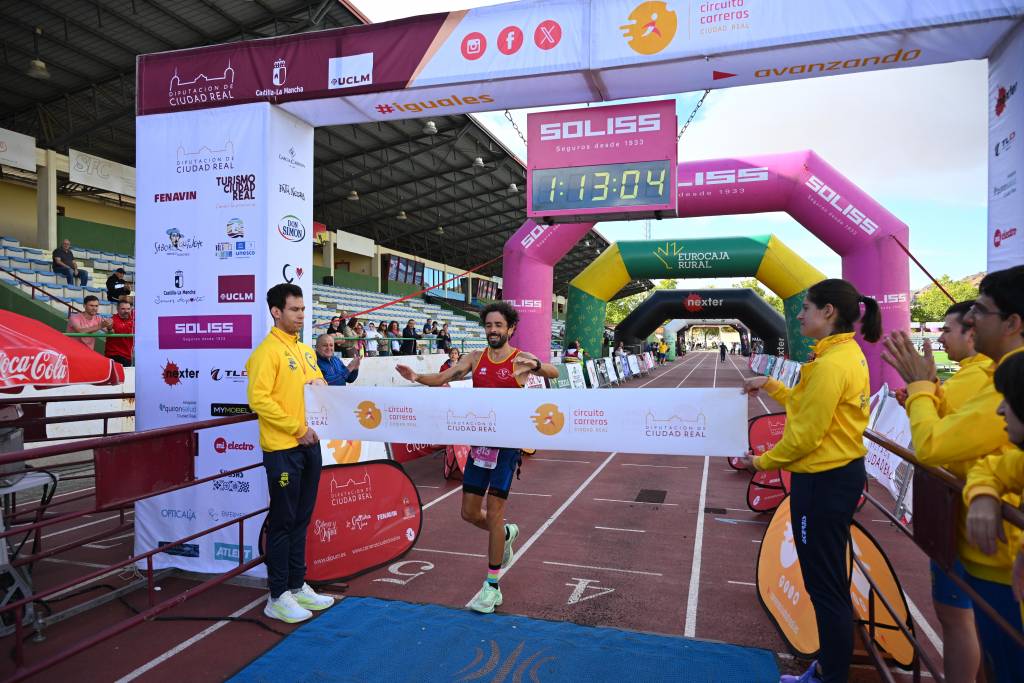 Pablo Sosa y Rosario García Cervigón se coronan en la XXI Media Maratón de Puertollano 2