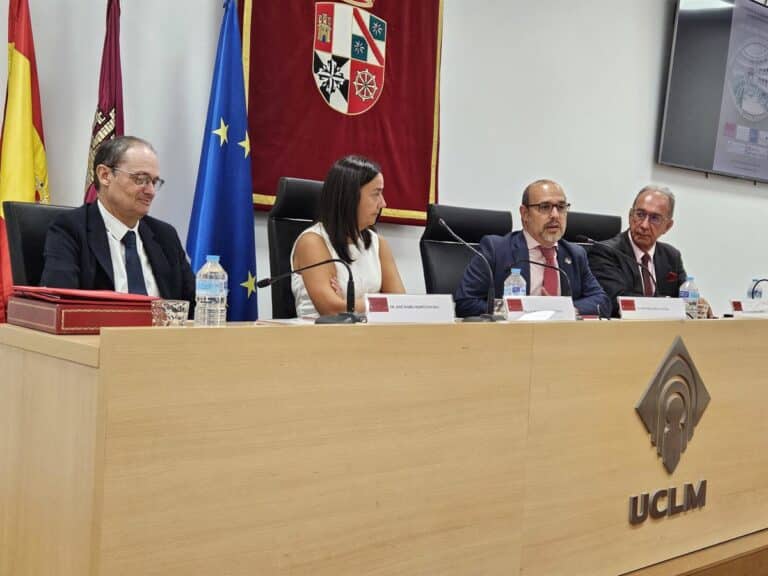 Bellido pide una reflexión sobre las "narrativas de odio" tras los mensajes "injuriosos" de Vox en el pleno