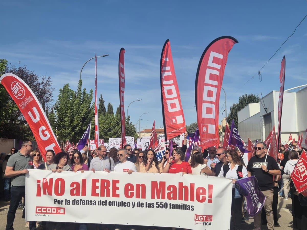 Cerca de 2.500 personas claman en Motilla de Palancar contra el ERE de Mahle que consumaría 550 despidos