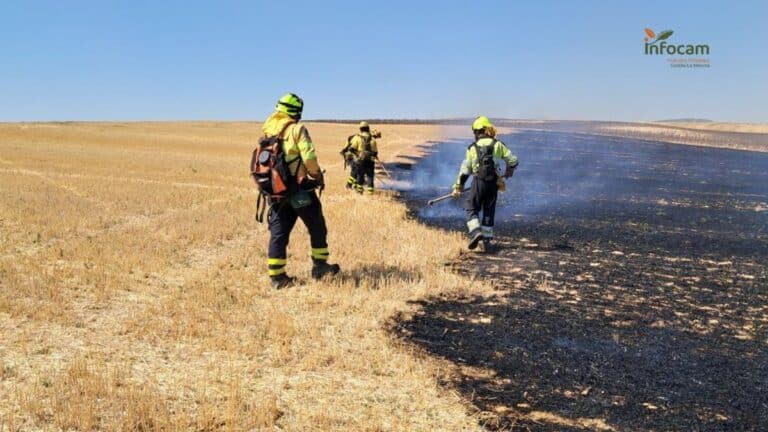 Dan por controlado el incendio agrícola declarado en Villares del Saz (Cuenca)