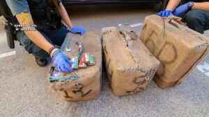 Detienen en Villarrobledo a un vecino de Cádiz que transportaba 310 kilos de hachís en una furgoneta