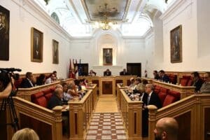 Ayuntamiento Toledo insta en pleno al Gobierno nacional a ejecutar con urgencia las inversiones pendientes en la ciudad