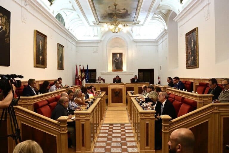 Ayuntamiento Toledo insta en pleno al Gobierno nacional a ejecutar con urgencia las inversiones pendientes en la ciudad