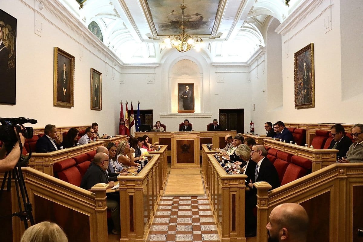 Ayuntamiento Toledo insta en pleno al Gobierno nacional a ejecutar con urgencia las inversiones pendientes en la ciudad