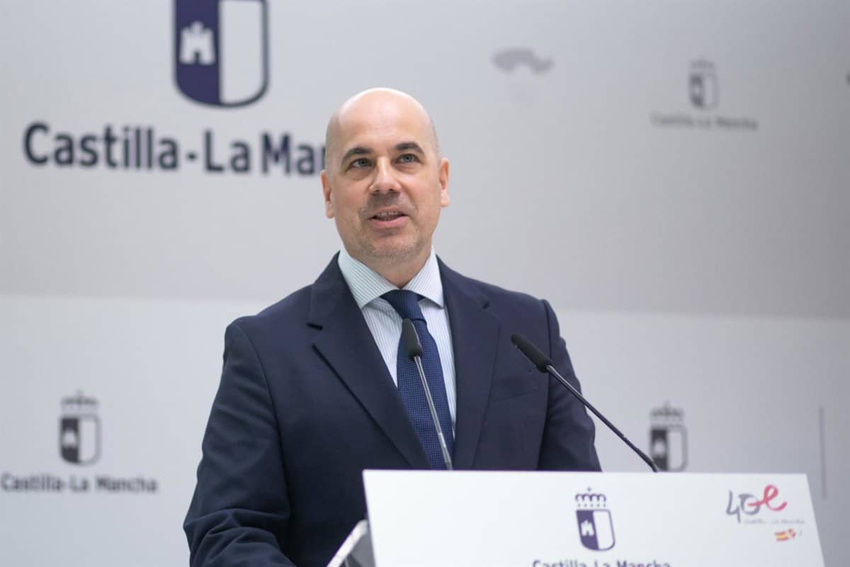 Gobierno C-LM oficializa el cese de Rosell como director general de Empresas y su sustitución por Santiago Tomás Baeza