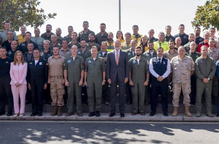 El Rey recibe al dispositivo aéreo que participó en la extinción de incendios forestales este verano en España
