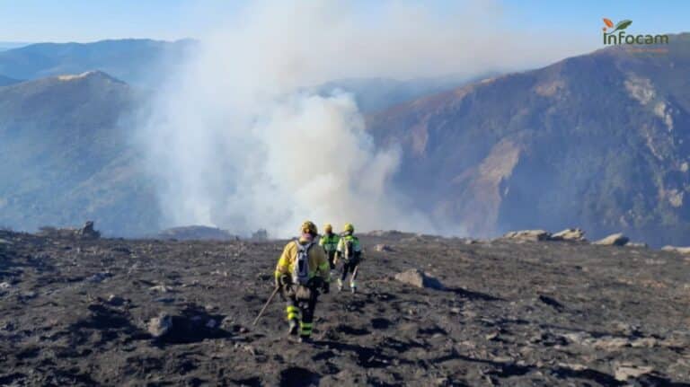 El incendio de Peñalba de la Sierra (Guadalajara) sigue sin control y en Nivel 1