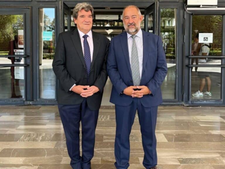 Escrivá propone organizar cursos de educación financiera en colaboración con la Universidad de Castilla-La Mancha