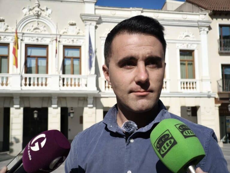 Flores (PSOE) no rectificará las insinuaciones realizadas respecto a adjudicaciones "a dedo" en torno a los encierros