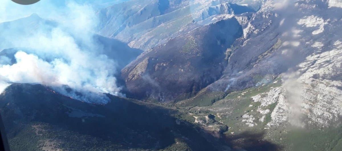Gobierno CLM eleva a Nivel 2 el incendio de Peñalba, ordena evacuar dos núcleos urbanos y pide ayuda a la UME