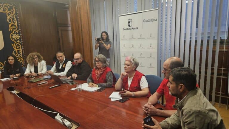 Gómez reprocha a ecologistas y sindicatos que hablen sobre como combatir un fuego porque "no tienen ni idea"