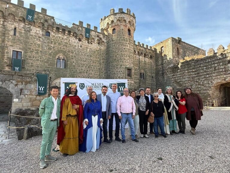 Hasta 2.200 personas, algunas de Cantabria o La Rioja, han querido visitar el castillo de Escalona