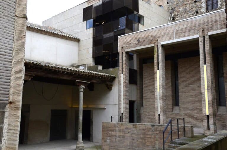 Asociación Amigos del Museo Santa Cruz pide no hacer más experimentos en el edificio de Santa Fe tras la marcha de Polo