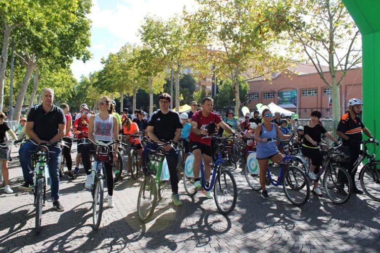 Manuel Serrano anima a utilizar medios de transporte no contaminantes para conseguir una Albacete más sostenible