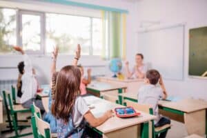 Más becas, escuela rural, centros y profesores y avance de la gratuidad en 2-3 años, claves del curso escolar en C-LM