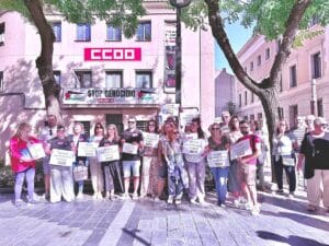 Minuto de silencio de CCOO contra la siniestralidad laboral en Guadalajara: "No más muertes en el trabajo"