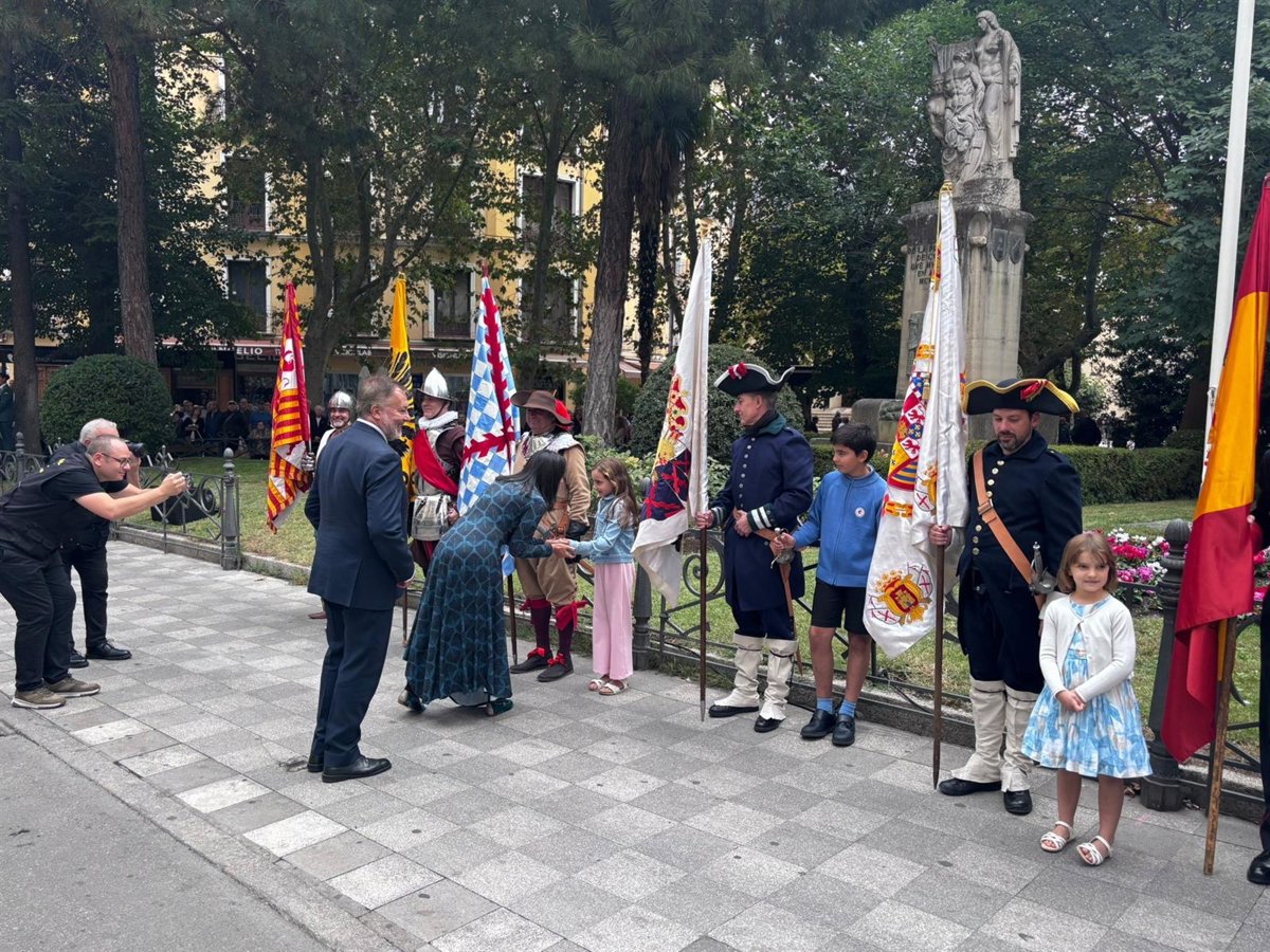 Multitudinario izado de bandera para inaugurar en Cuenca los actos de la patrona de la Guardia Civil