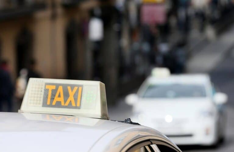 Nuevo reglamento del taxi C-LM se aprobará a finales de este año o principios de 2026 y permitirá viajes precontratados
