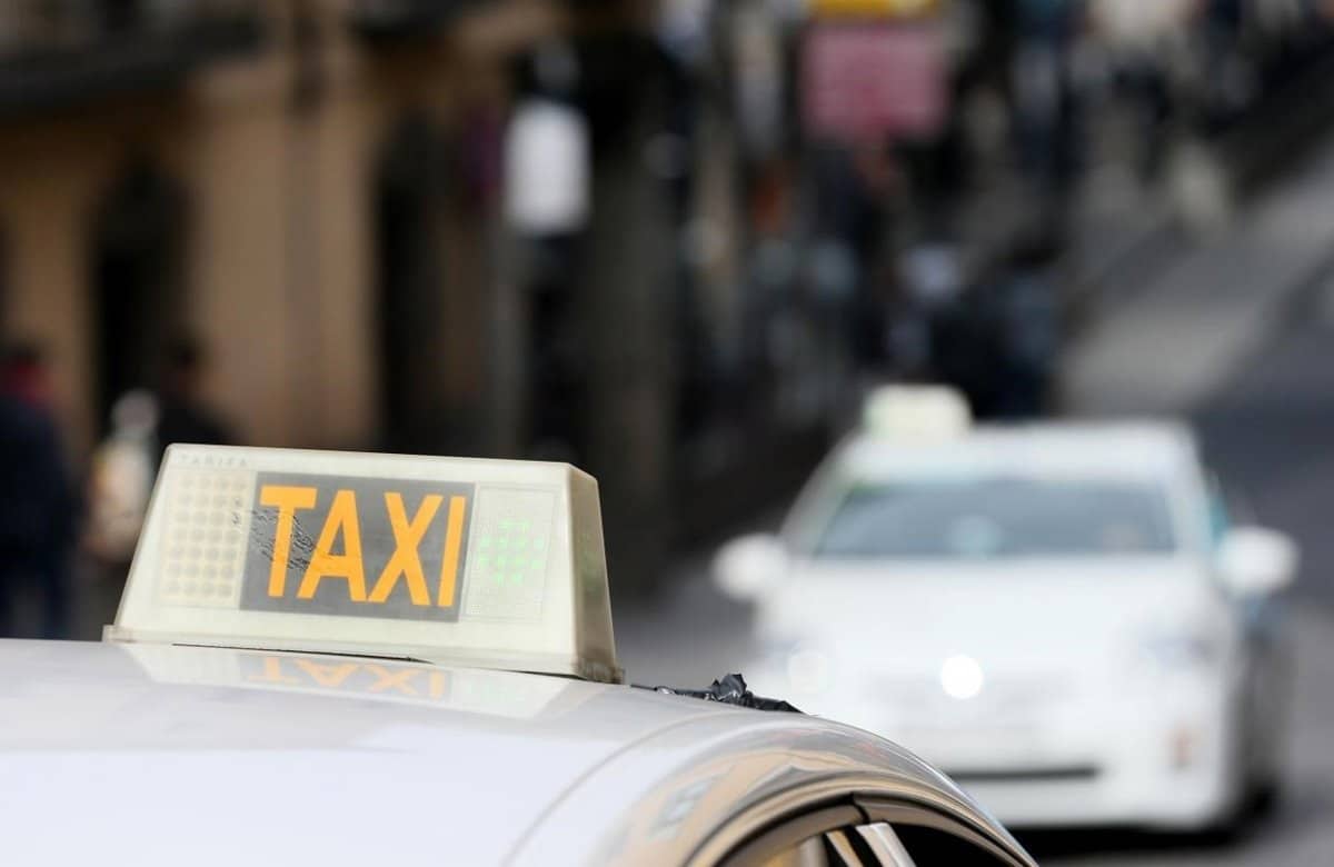 Nuevo reglamento del taxi C-LM se aprobará a finales de este año o principios de 2026 y permitirá viajes precontratados