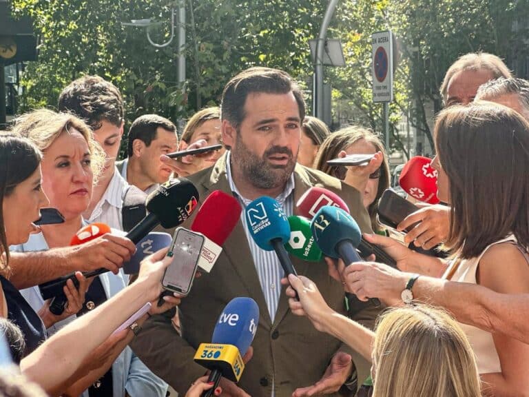 Núñez pide no politizar la justicia, ve a Sánchez "asolado por corrupción" y ve convincentes las explicaciones de Ayuso