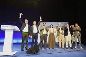 PP sella en Murcia un acuerdo sobre inmigración y agua, frente a Sánchez que "cierra el trasvase que alimenta a Levante"