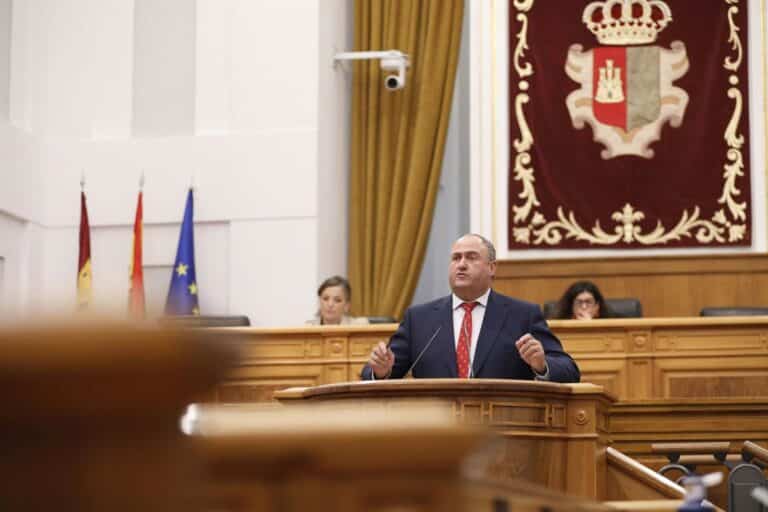 PP y Vox critican la "inacción" de la Junta ante la lengua azul y PSOE y Lizán acusan a la oposición de "mentir"