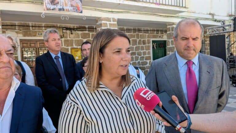 PSOE subraya que la "apuesta" de Junta servirá para que las familias hagan un "menor esfuerzo" en este inicio de curso