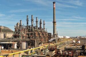 Repsol inicia un plan para recuperar la competitividad del complejo industrial de Puertollano, "con pérdidas desde 2023"