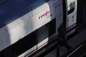 Restablecida la circulación de trenes entre Madrid y Barcelona una vez extinguido el incendio entre Guadalajara y Soria