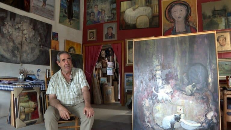 Romeral, 50 años de un pintor inconformista que se ha encumbrado "jugando" con el color y una figuración libre