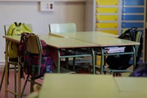 Sánchez anuncia una ley para rebajar horas lectivas en aula del profesorado a 23 en Primaria y 18 en ESO y Bachillerato