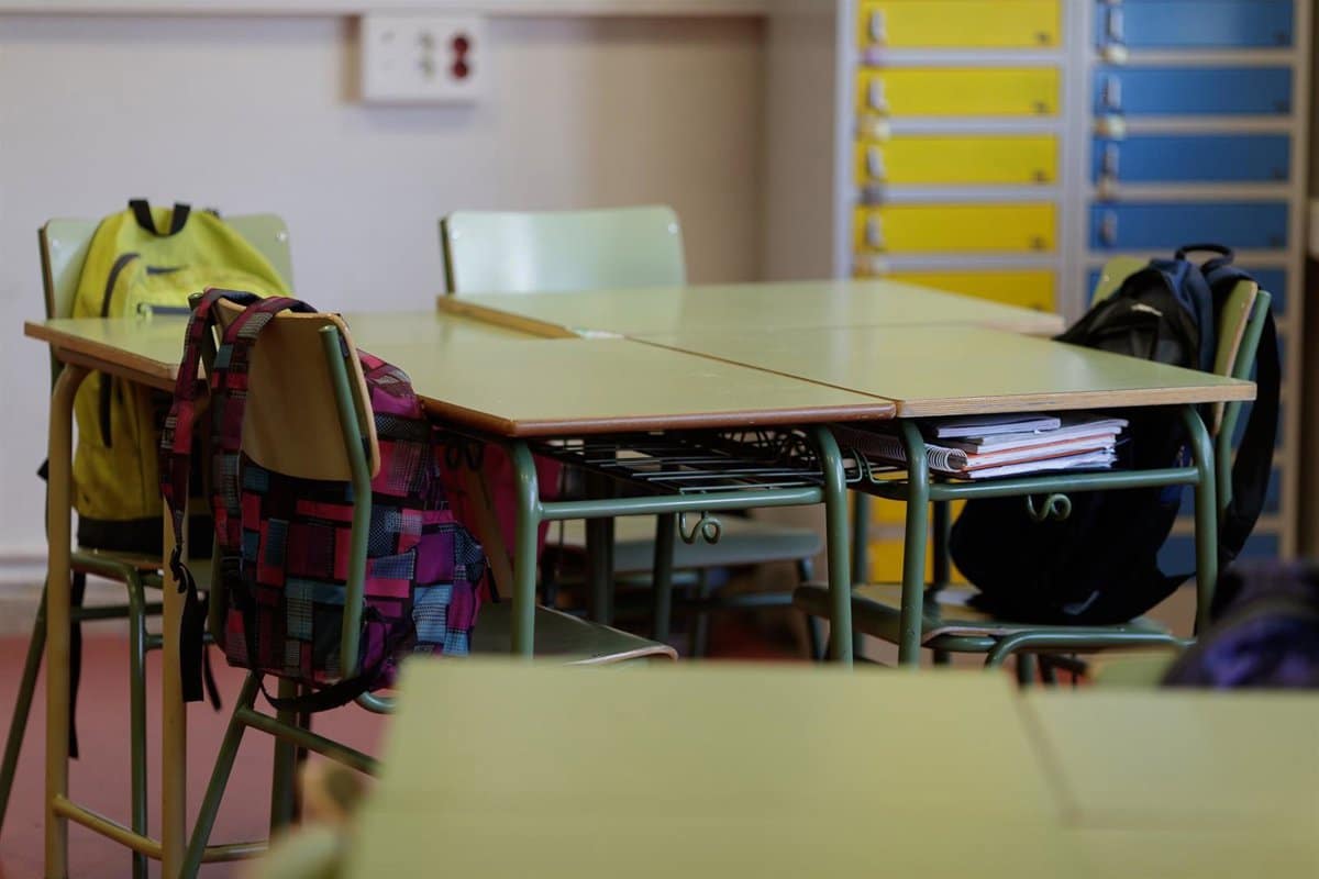 Sánchez anuncia una ley para rebajar horas lectivas en aula del profesorado a 23 en Primaria y 18 en ESO y Bachillerato