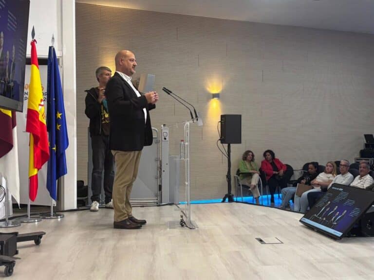 Unas 300 personas postulan a alguno de los 52 contratos de formación en alternancia que ofrece Sumitomo en Cuenca