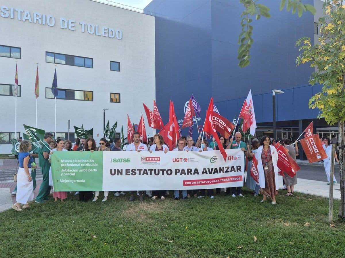 Trabajadores de sanidad en C-LM llevan su descontento a la calle por el "bloqueo" en la negociación del Estatuto Marco