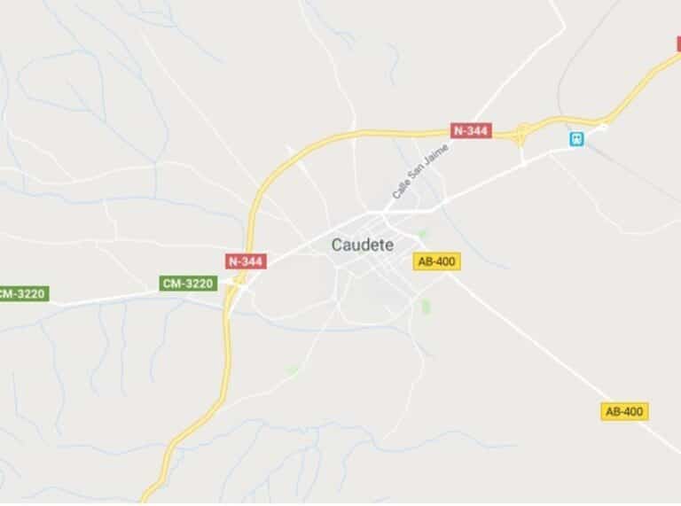 Trasladado al hospital de Albacete un menor de 1 año tras ser rescatado de una piscina en Caudete