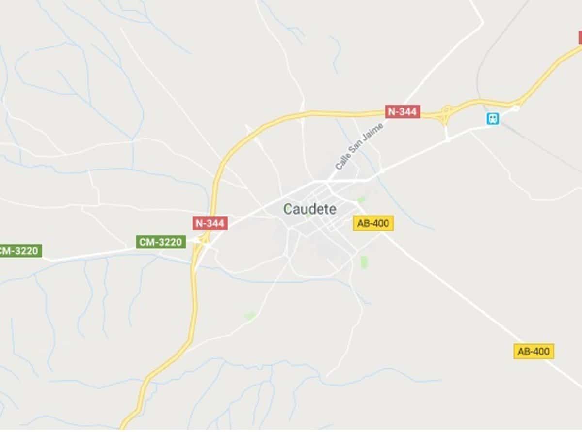 Trasladado al hospital de Albacete un menor de 1 año tras ser rescatado de una piscina en Caudete