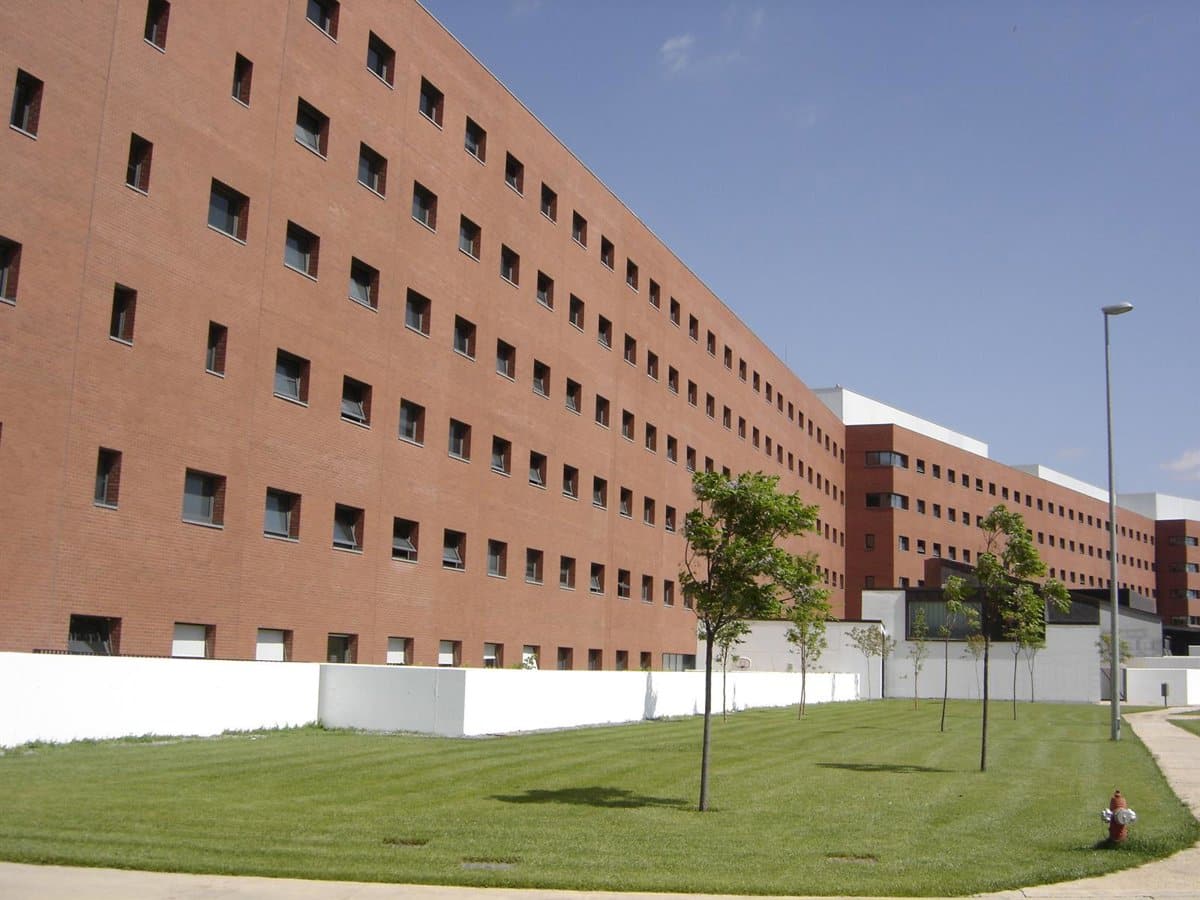 Un hombre resulta herido en Ciudad Real tras colisionar su turismo contra la fachada de una tienda