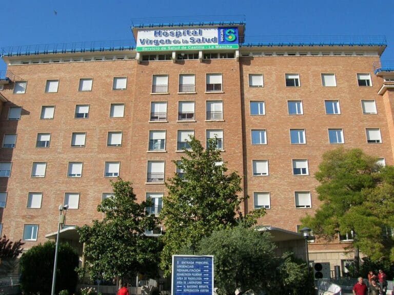 Una empleada del antiguo hospital de Toledo se enfrenta a dos años y medio de cárcel por revelar datos clínicos